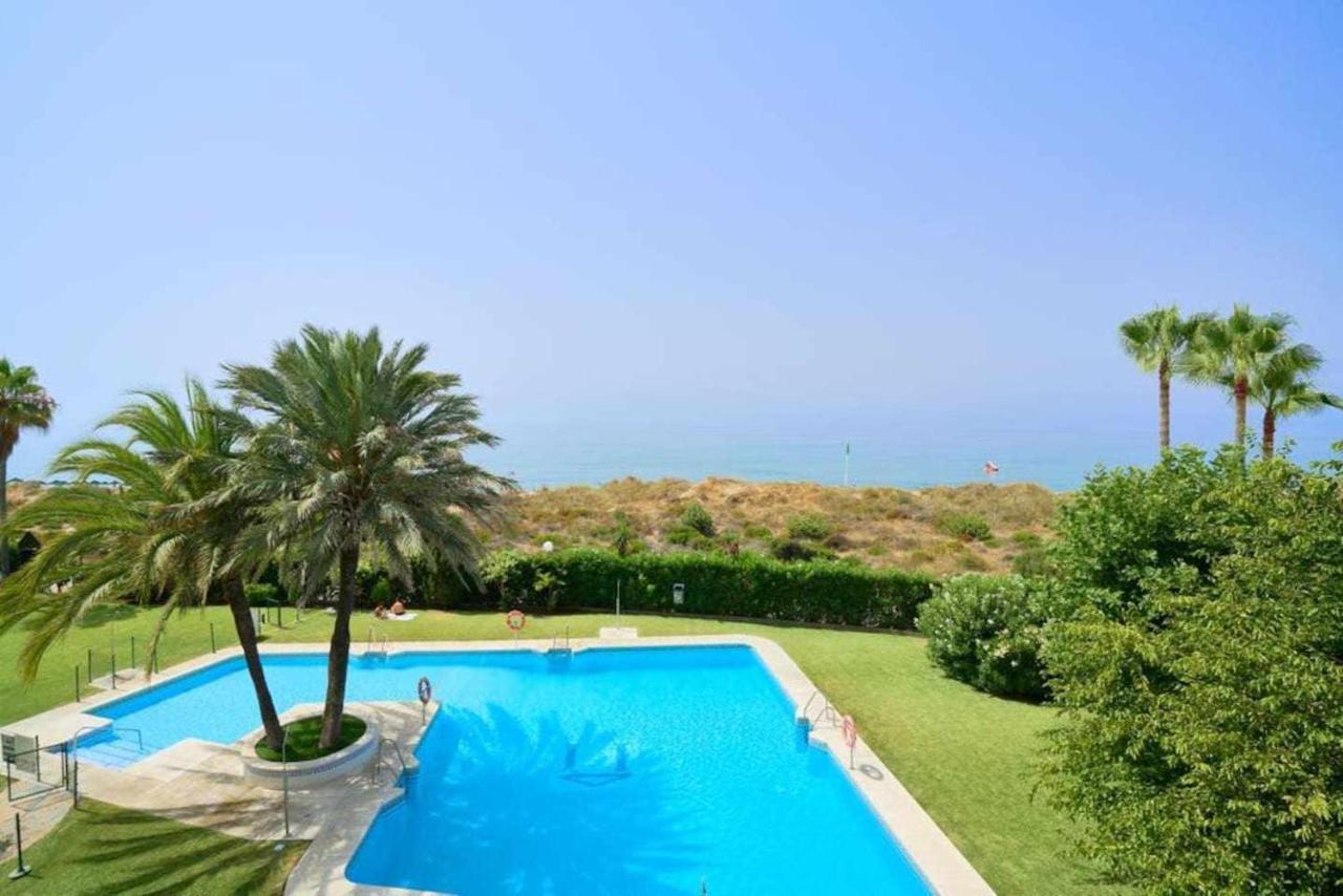 Primera Línea De Playa Vistas Al Mar Elviria *