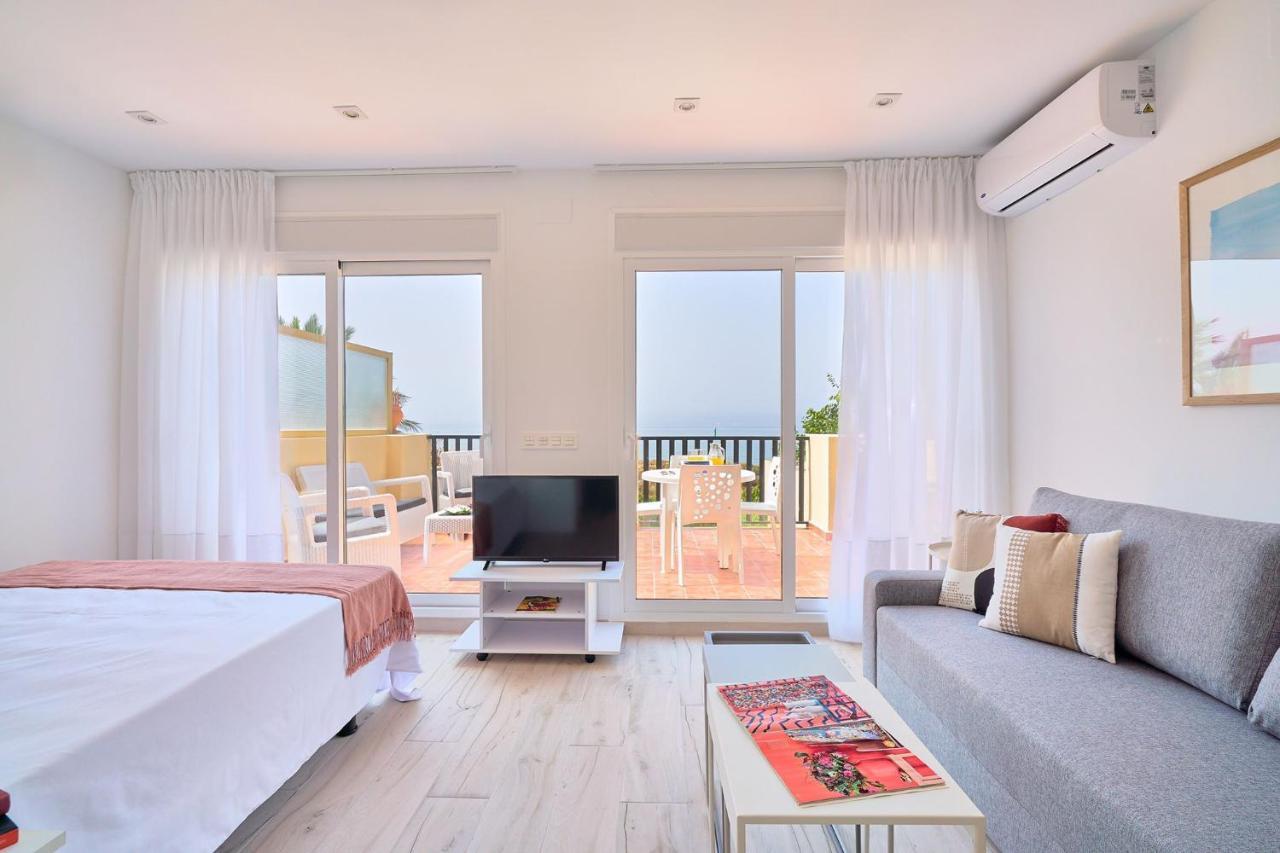 Apartamento Primera Línea De Playa Vistas Al Mar Elviria Marbella
