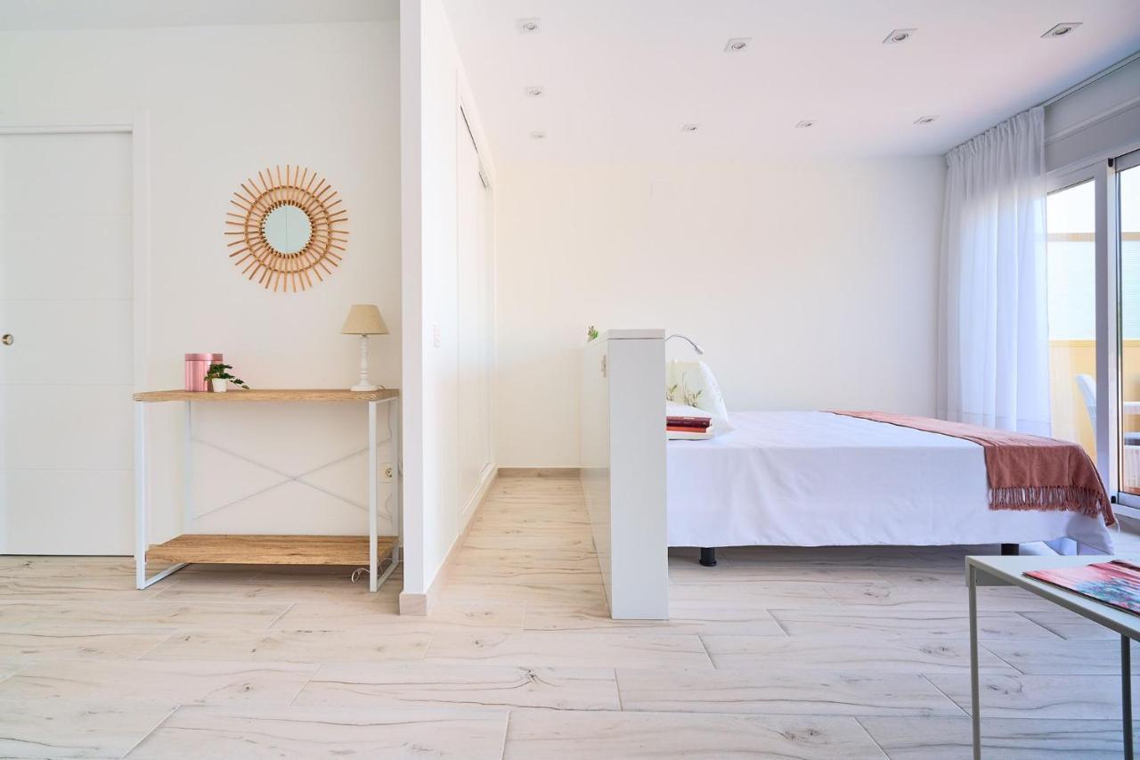 Apartamento Primera Línea De Playa Vistas Al Mar Elviria Marbella